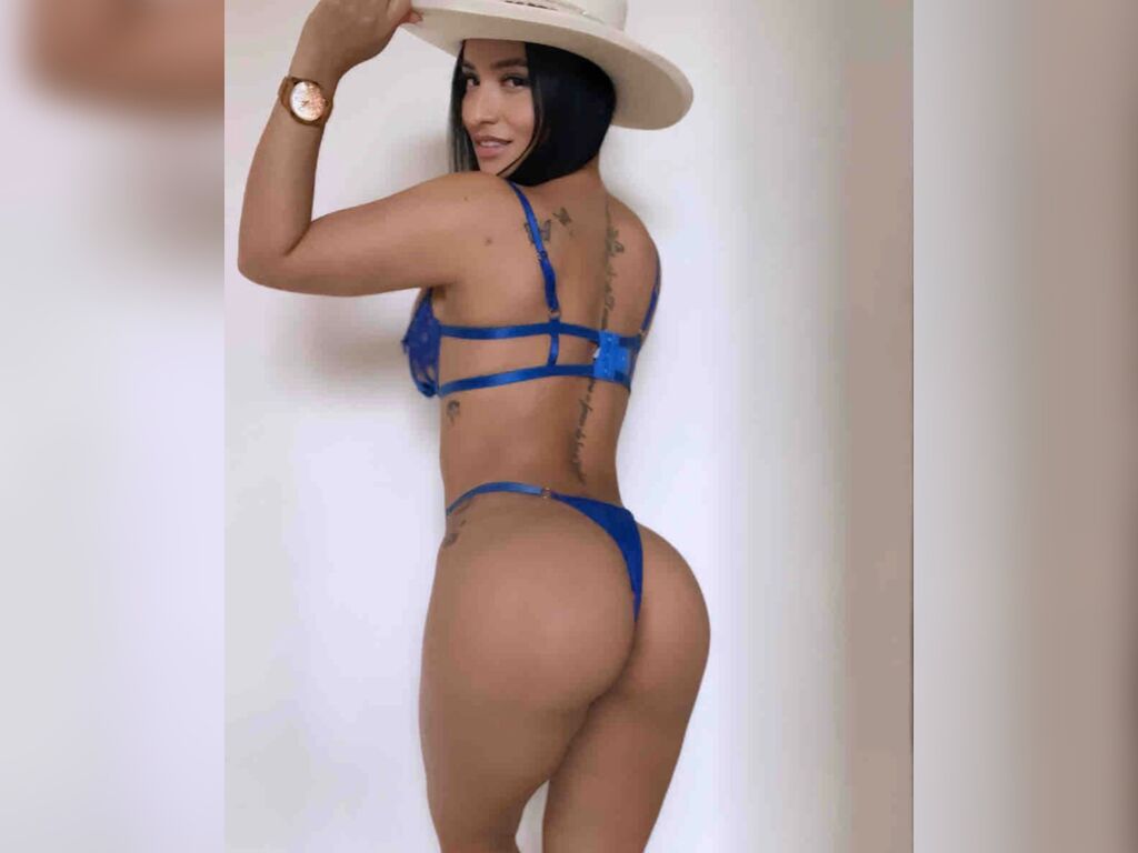Real amateur nude model AlexaTovar
