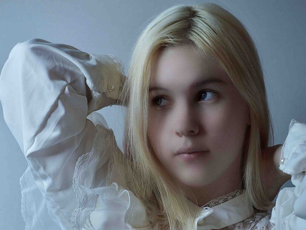 Real amateur nude model DeidreSarin