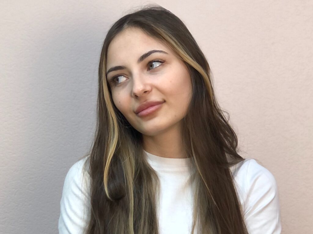 Real amateur nude model ZanaBaerman